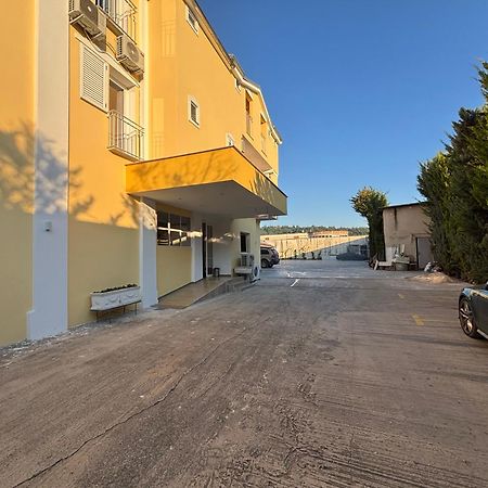 Hotel Restorant Halal Il Tramonto. Vorë Eksteriør billede